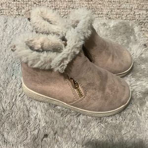 Size 7 toddler sneakers